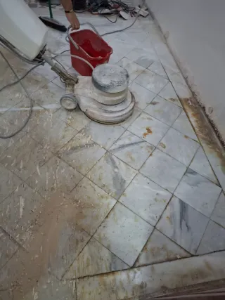 Suelo mármol abrillantado sin pulido