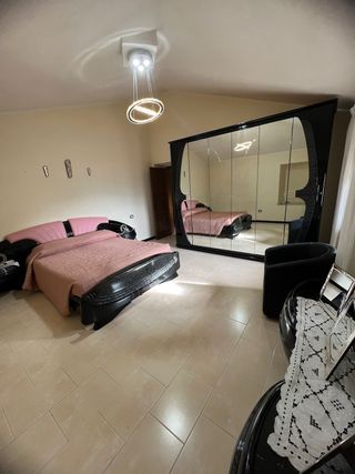 Camera da letto matrimoniale moderna