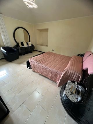 Camera da letto matrimoniale moderna