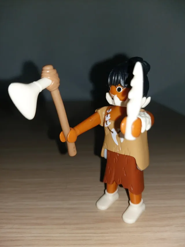 Playmobil Figura Guerrero Hacha