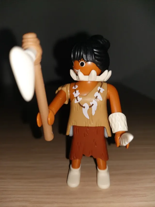 Playmobil Figura Guerrero Hacha