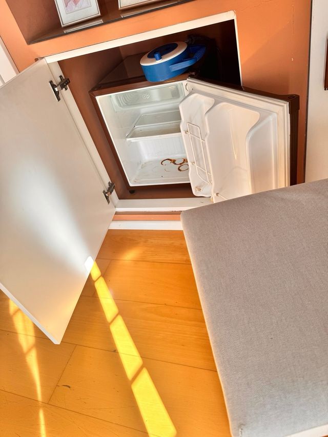 LG Mini Frigorífico com Congelador