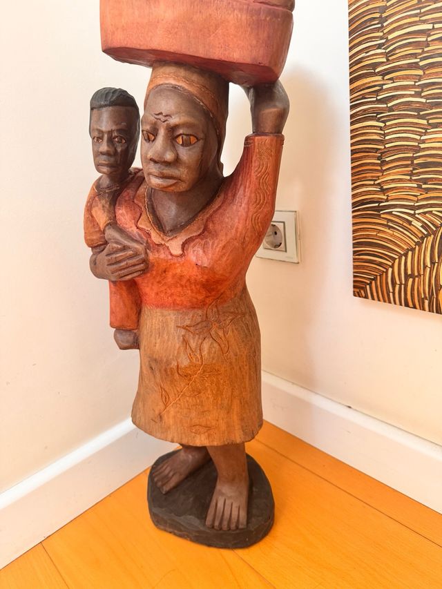 Figura de uma mulher com um filho Rep. Dominicana