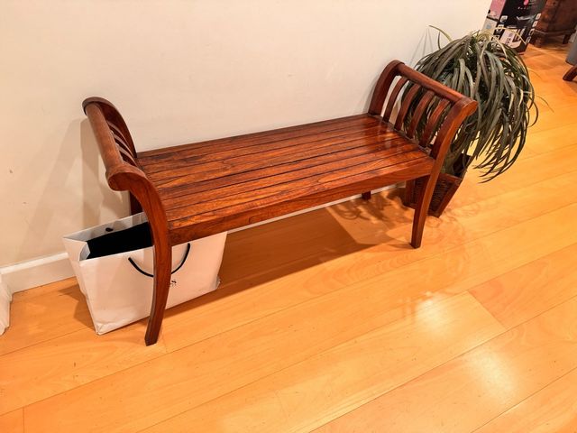 Banco de madeira para hall ou quarto