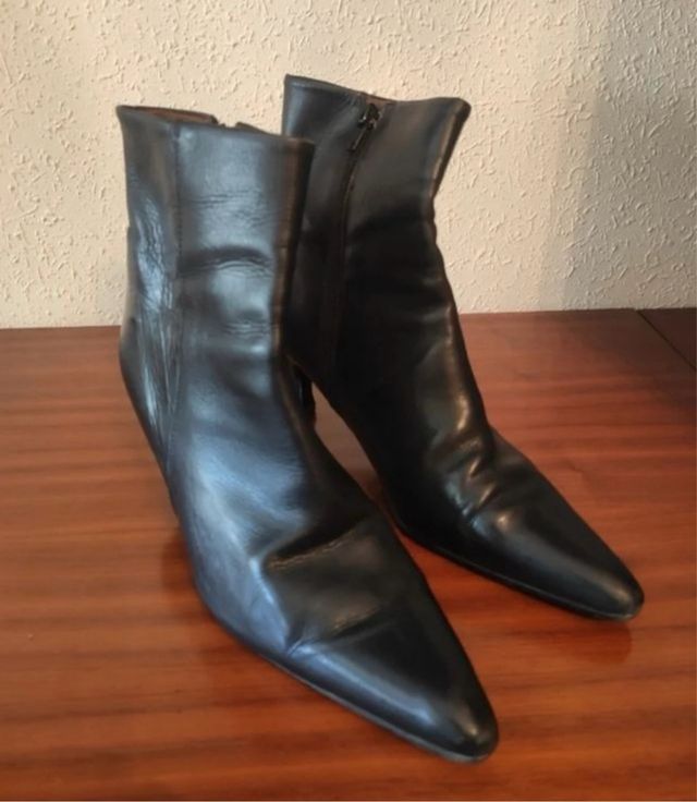 Botines negros de tacón