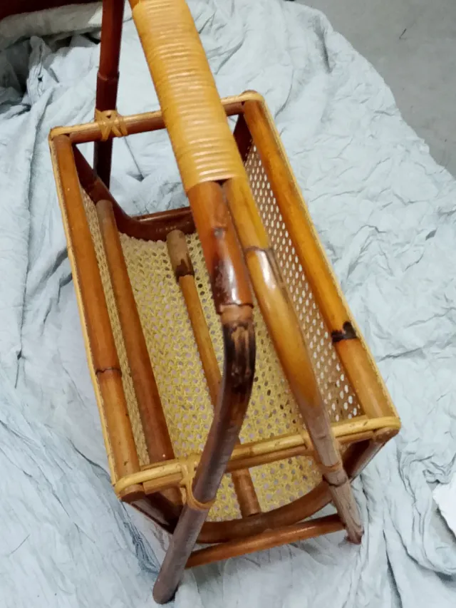 Portariviste in bambù e rattan