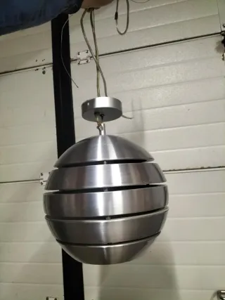 Lampada a sospensione sferica in metallo
