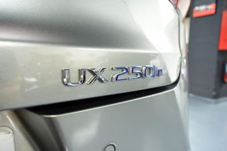 LEXUS UX 2.0 250h Premium