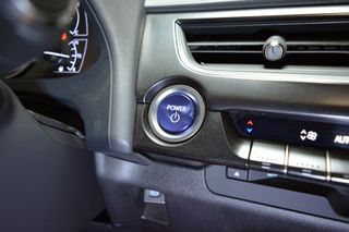 LEXUS UX 2.0 250h Premium