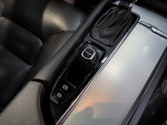 VOLVO XC90 2.0 D5 AWD Momentum C Auto