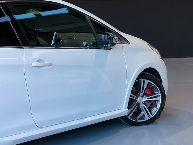 PEUGEOT 208 GTi 200cv