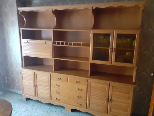 Librería de madera estilo clásico