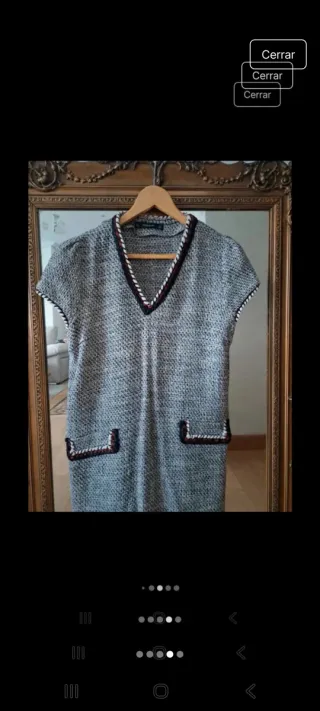 Vestido gris cuello pico