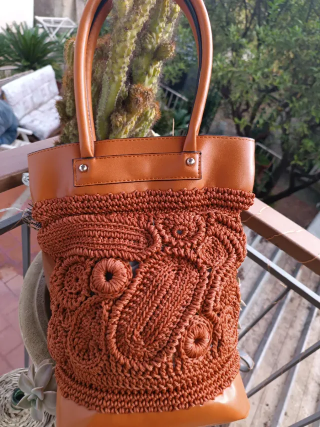 Borsa ecopelle e cordino uncinetto