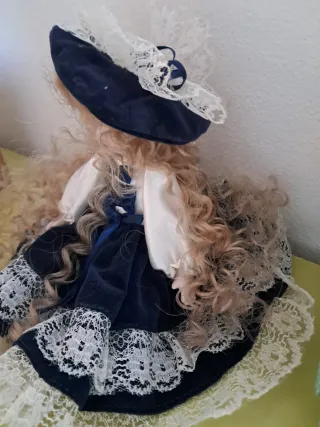 Bambola ceramica da collezione