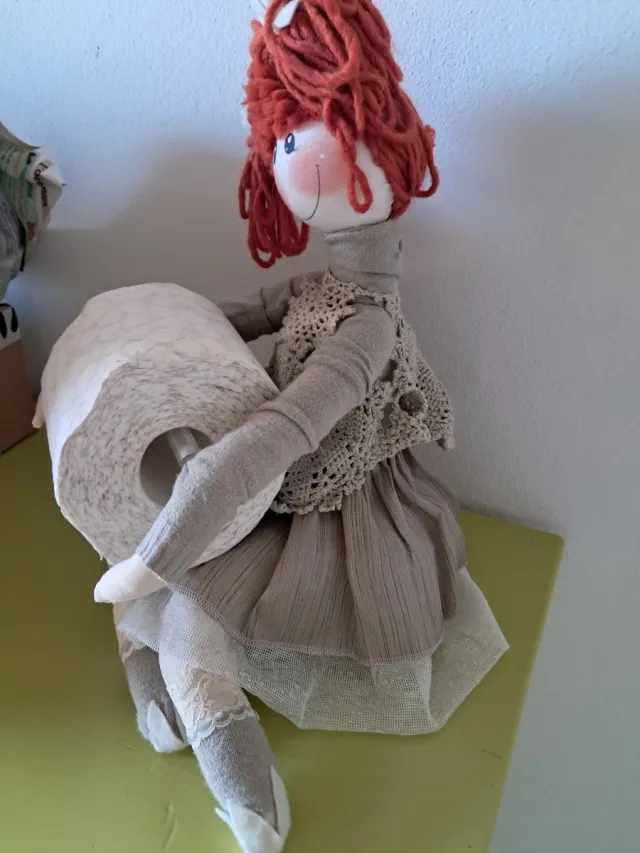 Bambola fatta a mano portarotolo carta igienica