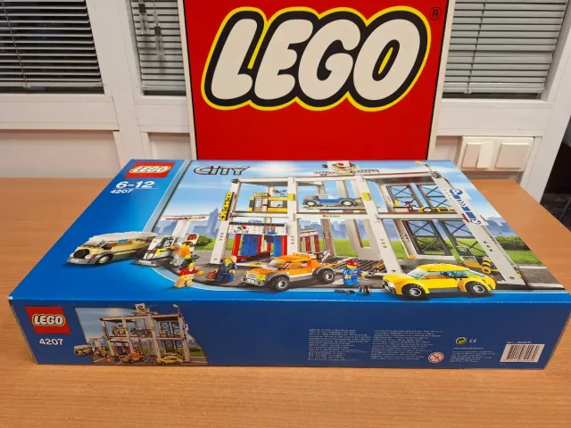 LEGO CITY 4207 CITY GARAGE (2012)