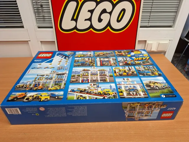 LEGO CITY 4207 CITY GARAGE (2012)