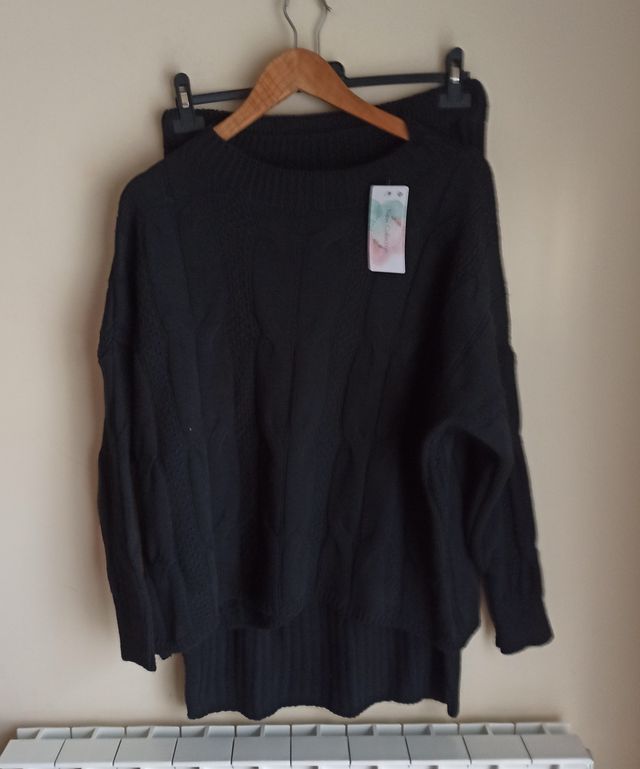 Conjunto punto negro jersey y falda nuevo