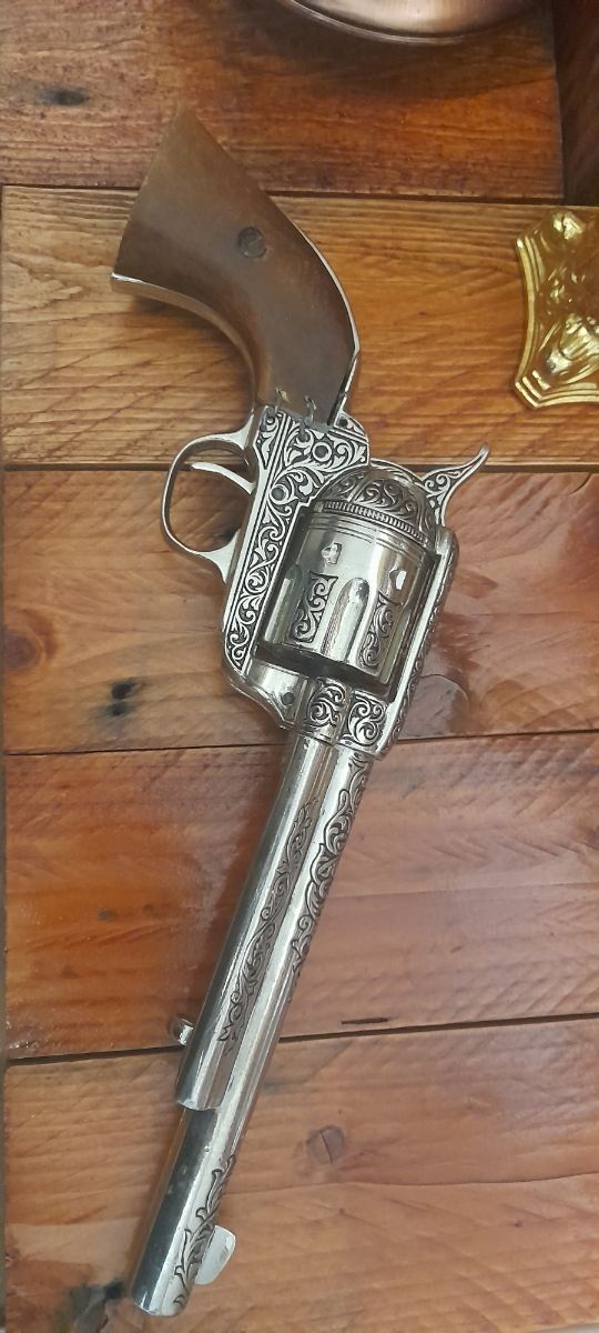 Colt Peacemaker Decorativo