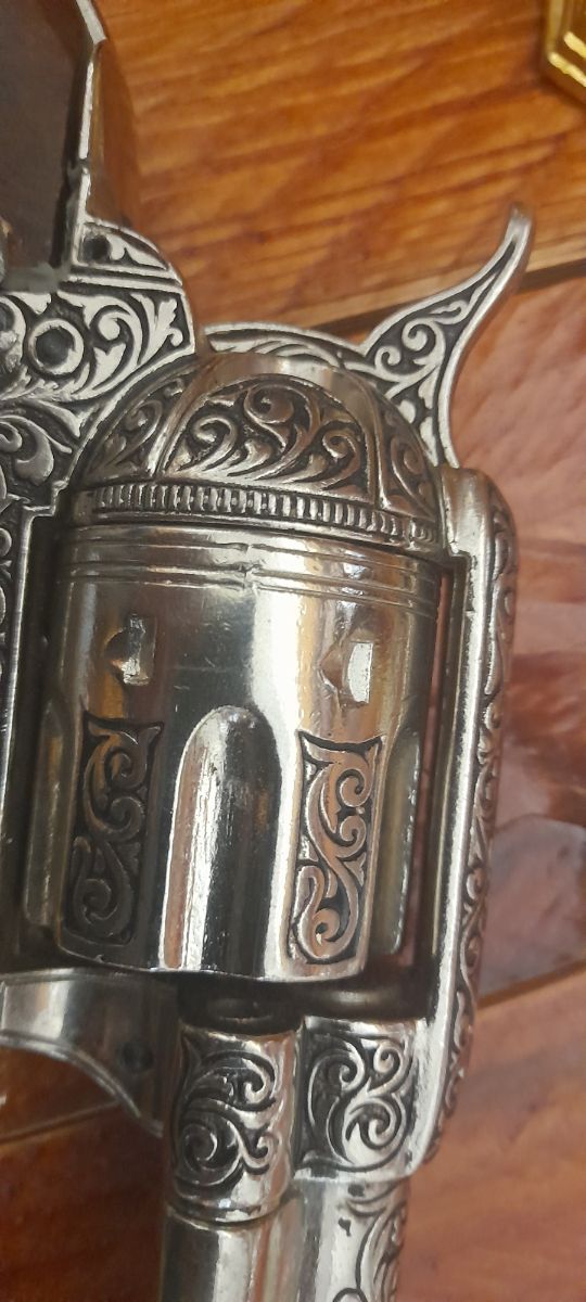 Colt Peacemaker Decorativo