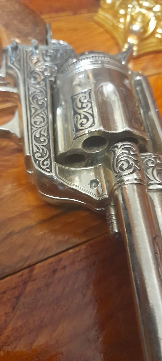 Colt Peacemaker Decorativo