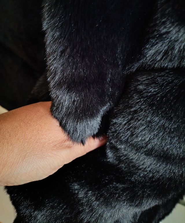 Elegante abrigo pelo negro talla L