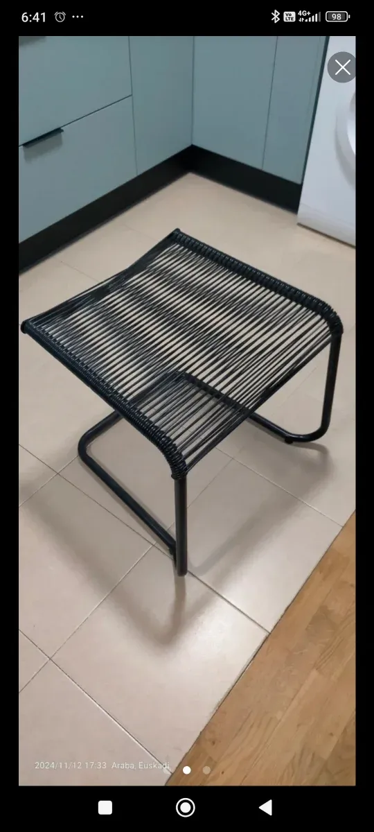 Silla negra metal y nylon