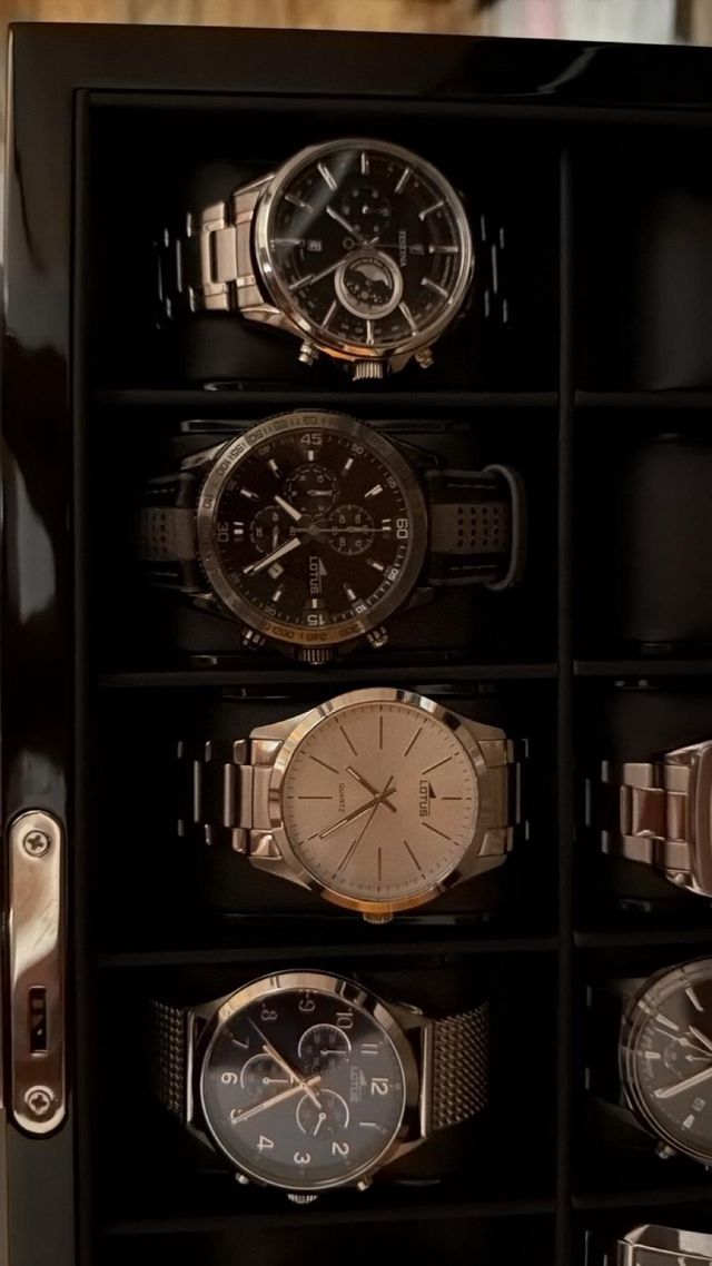 Reloj Lotus Negro y Plateado original