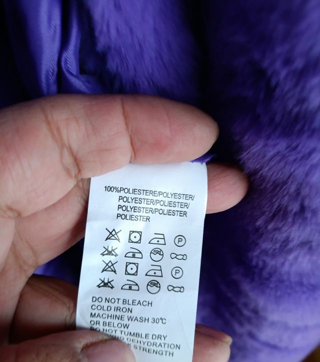 Abrigo pelo morado elegante nuevo