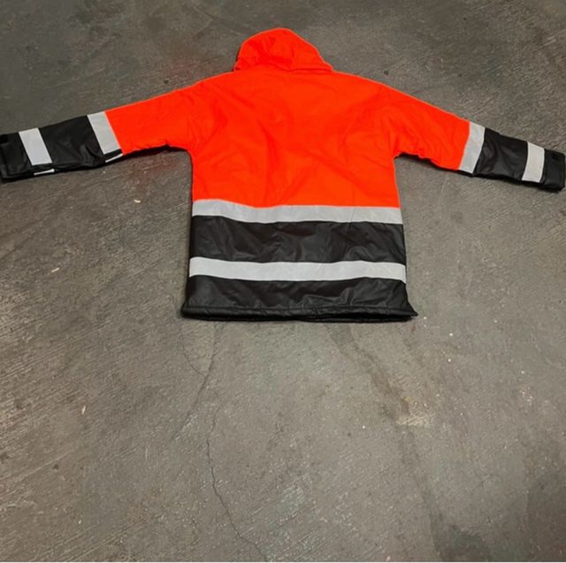 Chaquetón de trabajo naranja y negra