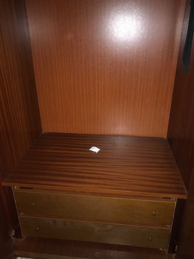 Armario clásico de madera