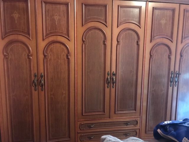 Armario clásico de madera