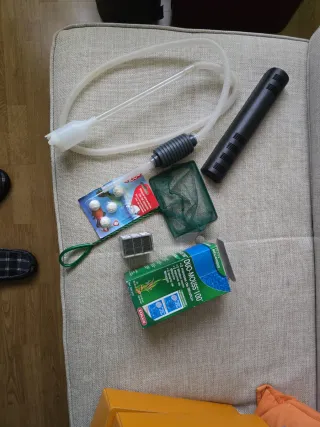 Acuario 60L completo con accesorios de regalo.