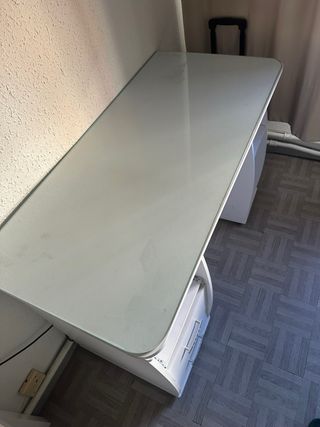 Escritorio cristal blanco con cajones y silla
