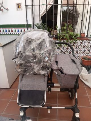 Carro Bugaboo Donkey Gris dos sillas y un capazo
