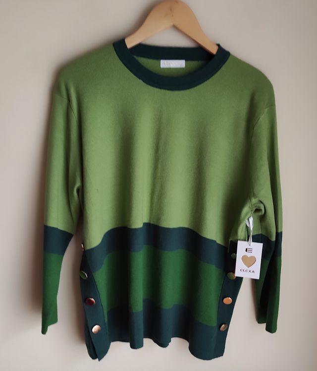 Jersey verde con detalles dorados