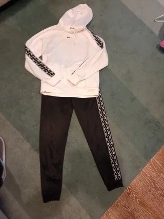 Tuta completa Nike bianca e nera