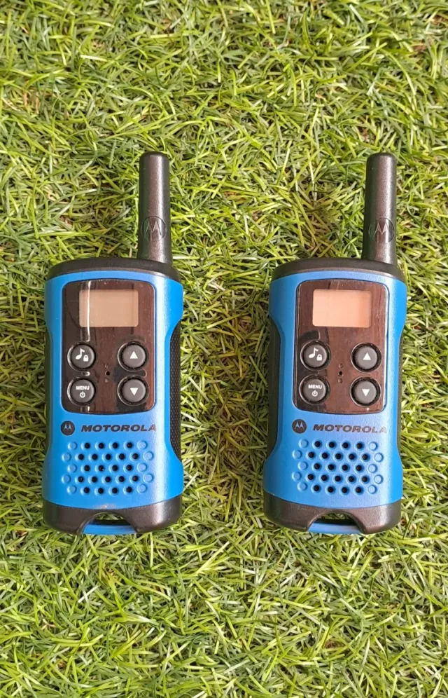 2 WALKIE TALKIES MOTOROLA