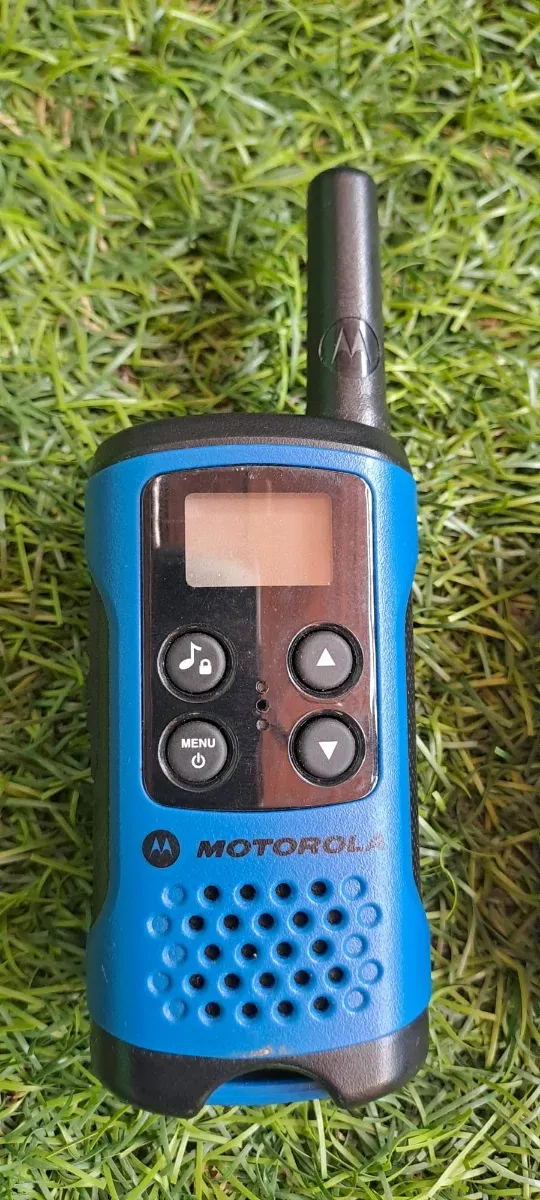 2 WALKIE TALKIES MOTOROLA