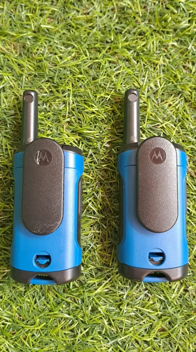 2 WALKIE TALKIES MOTOROLA