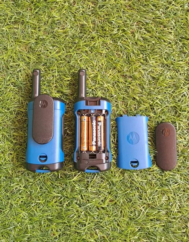 2 WALKIE TALKIES MOTOROLA