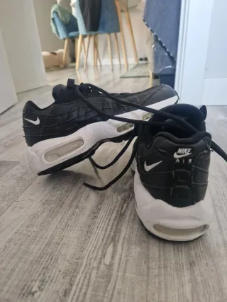 Zapatillas Nike Air Max 95 negros, Talla 38.5.