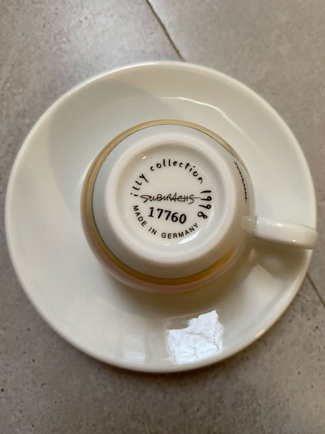 Tazzina Illy collection del 1998 di J.M. Subirachs