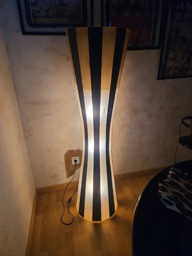 Lámpara de Pie Rayas Doradas y Negras