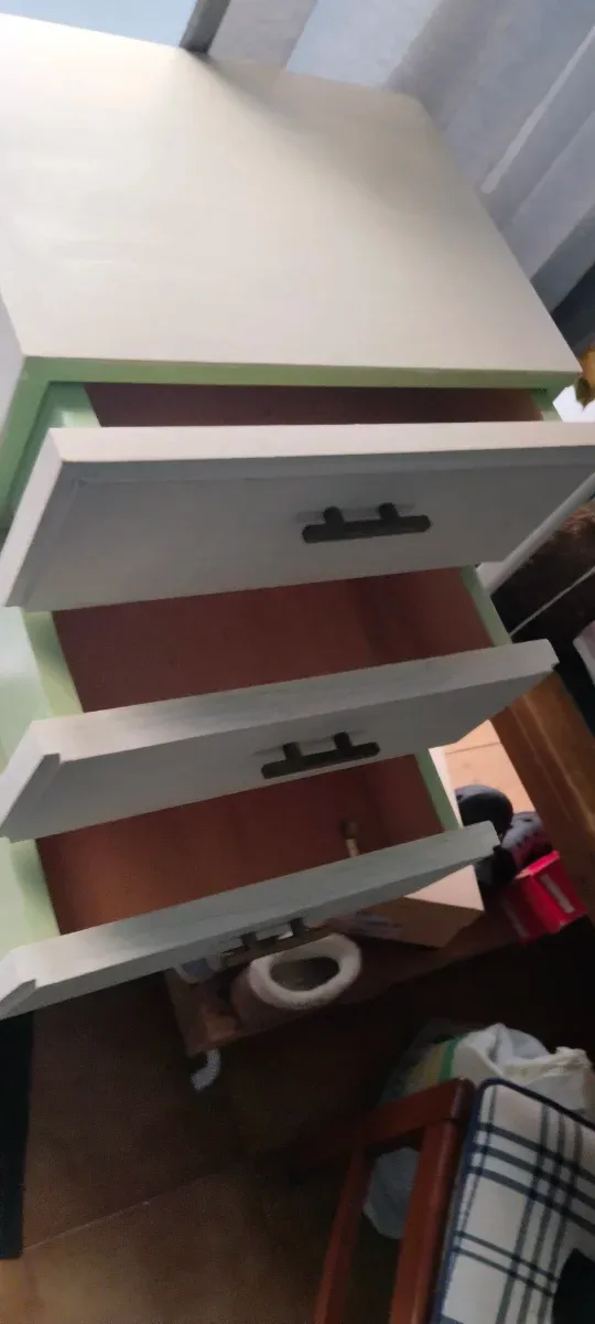 Estantería alta con 12 cajones. Madera maciza.