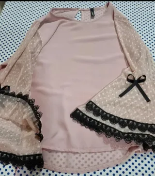 Blusa rosa con encaje y lazos Talla L