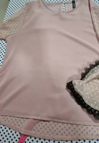 Blusa rosa con encaje y lazos Talla L