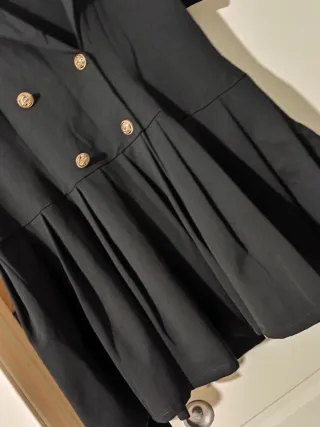 Vestitino nero con bottoni dorati