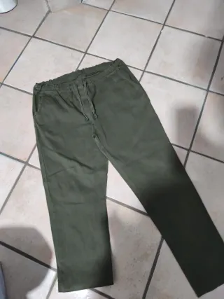 Completo pantaloni e camicia verde oliva